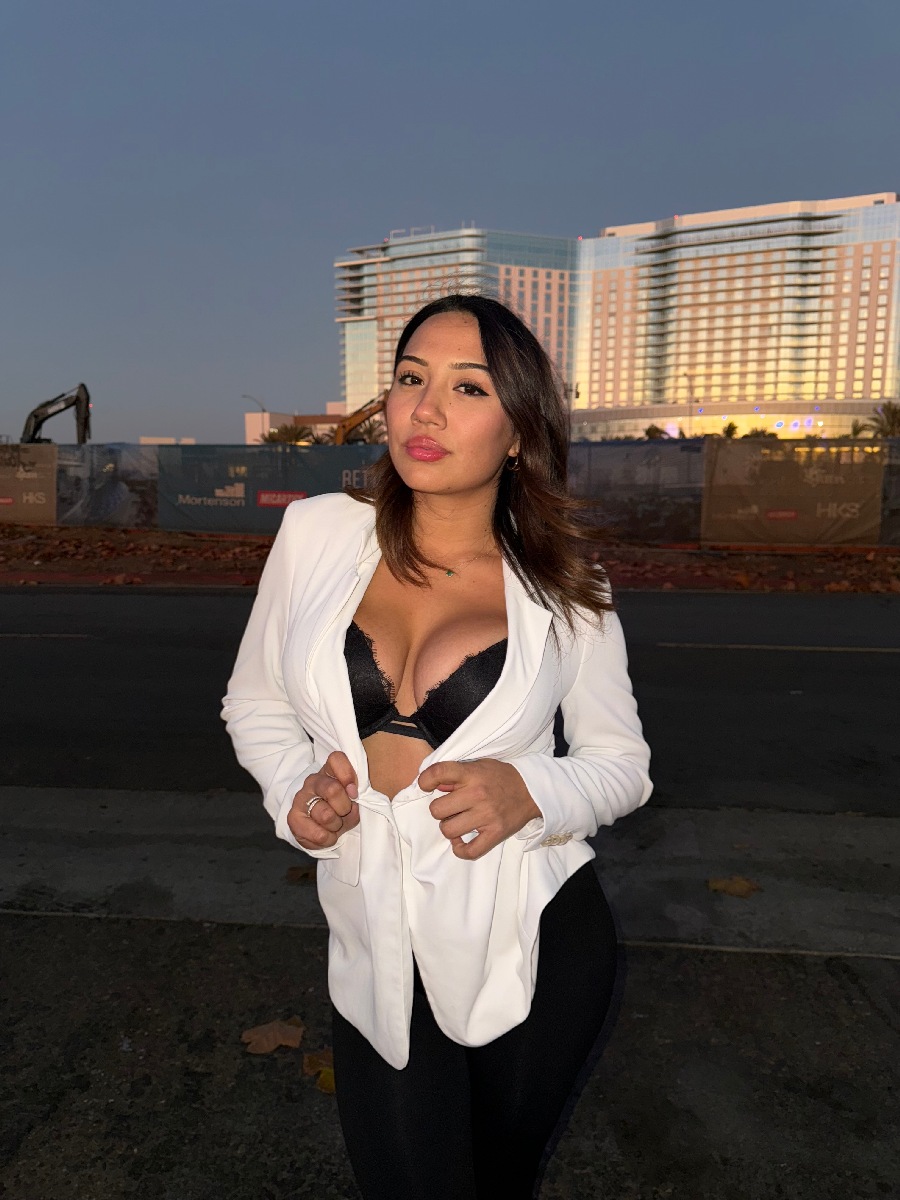 Take a pause and enjoy Ali Cruz — streaming from Zhucheng